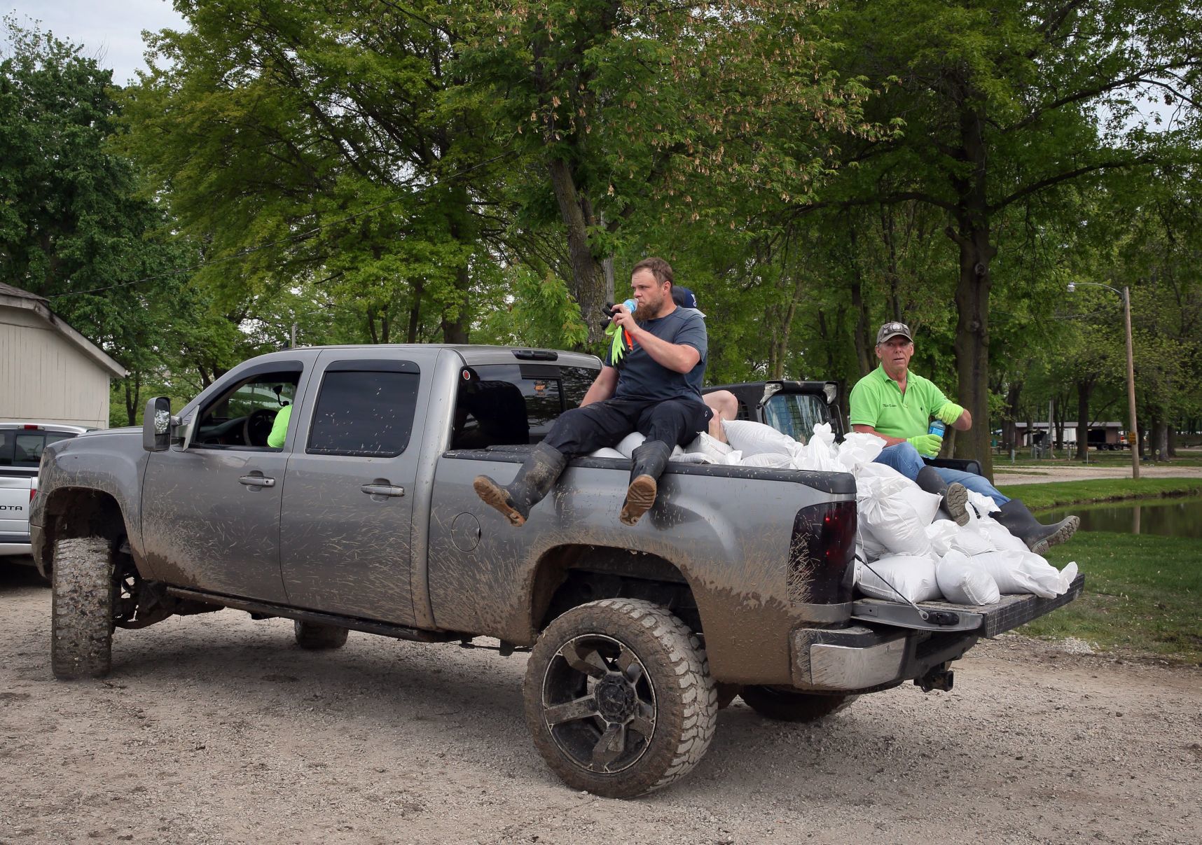 Sandbagging leaking levee in O'Fallon